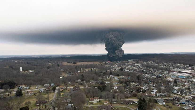 mushroom cloud over East Palestine, Ohio