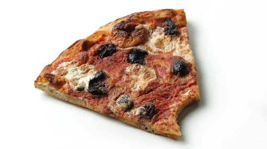​Room-temp Pizza: A Gamble or Good-to-go?
