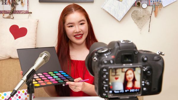 teen vlogger for makeup