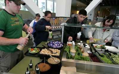 Students at University of California, Berkeley prepare organic salads 