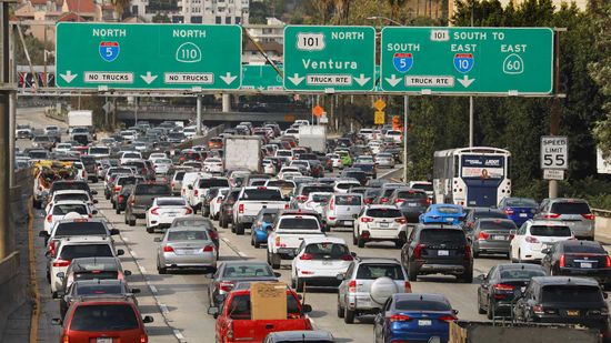 随着生活回归“正常”，美国城市能否避免交通拥堵?＂class=