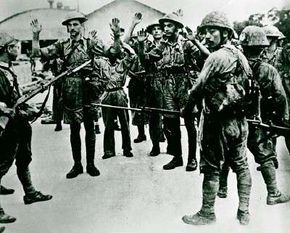 The Heavy Gustav, Hitler and generals inspecting the largest