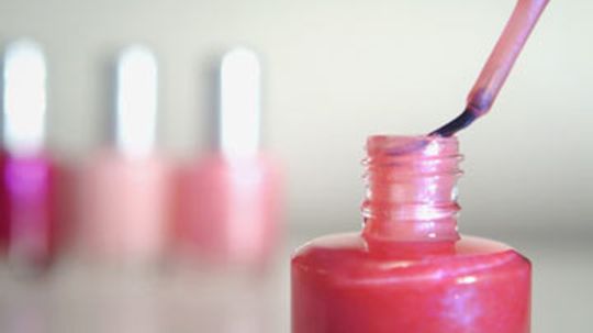 What's the Difference Between Acetone and Non-acetone Nail Polish Remover?