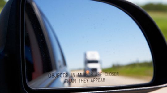 How to Adjust Your Mirrors to Minimize Your Blind Spot