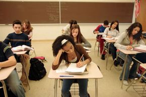 高中辅导员经常处理巨大的待处理案件由于苗条的资源和拥挤的学生。”width=