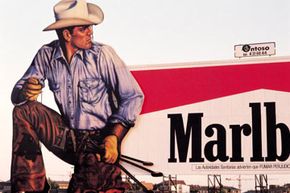 臭名昭著的万宝路牛仔广告受到抨击许多声称在90年代末字符导致孩子吸烟。看到更多药物的照片。”width=