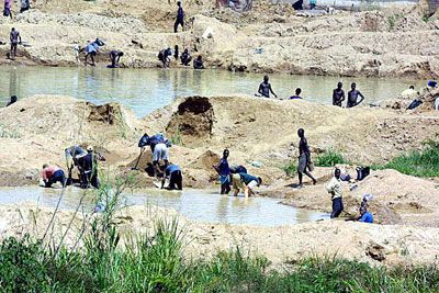 Diamond workers work in Sierra Leone