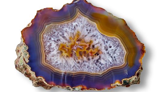 Agate Stone: Meaning, Uses, and How to Benefit from Its Energy