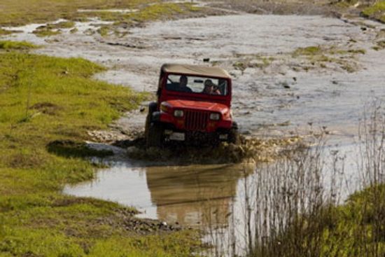 How are air compressors used in off-roading?