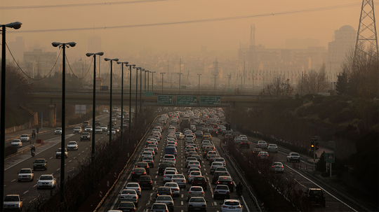 有多少空气污染来自汽车?＂border=