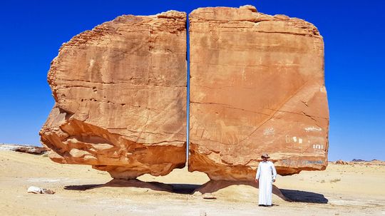 Aliens? Lasers? Water? What Caused the Al Naslaa Rock to Split So Precisely?
