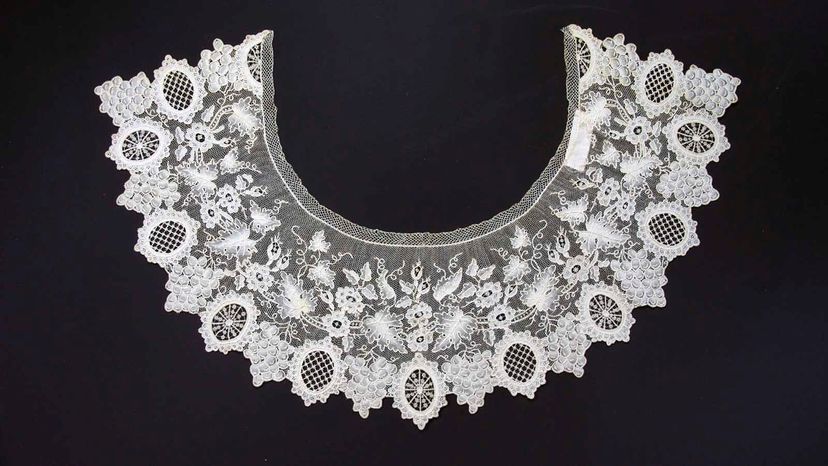 Alençon lace collar