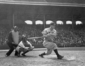 Lou Gehrig在20世纪二三十年代为纽约洋基队效力。＂width=