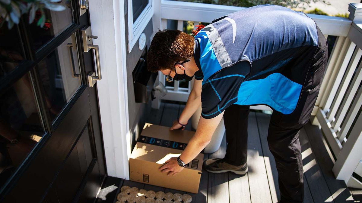 How Does Amazon Deliver Stuff So Fast? HowStuffWorks