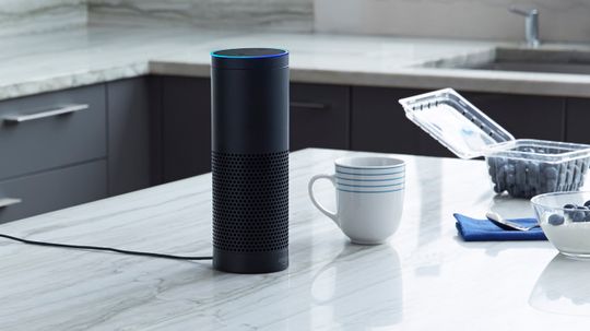 How Amazon Echo Works“border=