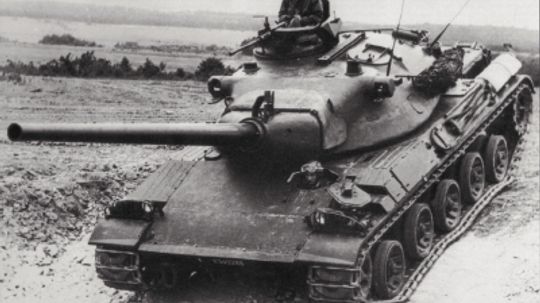 AMX-30主战坦克”border=