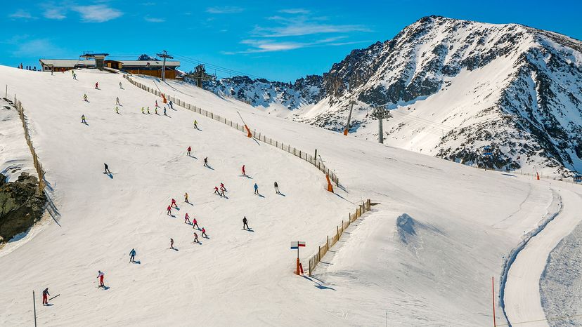 Andorra的Grandvalira滑雪胜地“border=