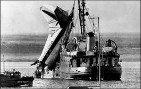 东方航空公司的375航班”width=