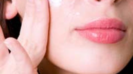 Quick Tips: Can moisturizing reduce puffiness in your face?