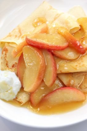 crepes with apple slices