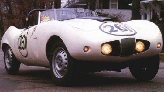 Arnolt-Bristol”border=