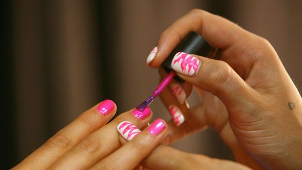 model gets her nails done