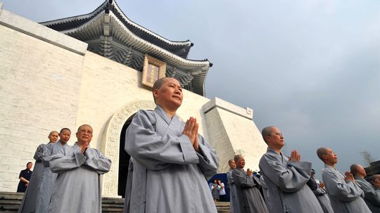 尽管有阻力，尼姑正在成为佛教社区的平等成员＂border=