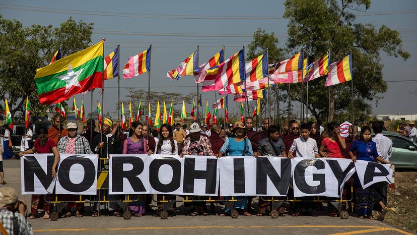 Buddhist monks protest Rohingya