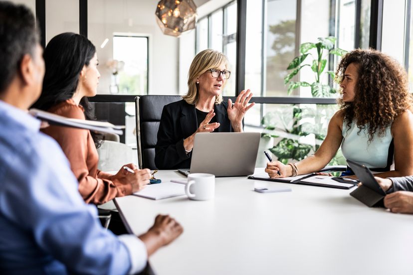 bussiness-collegue-meeting