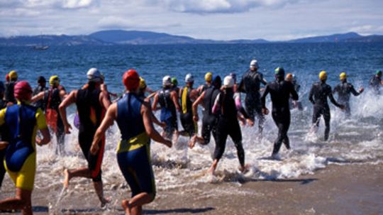 18新利最新登入如何平衡三项铁人三项运动＂width=