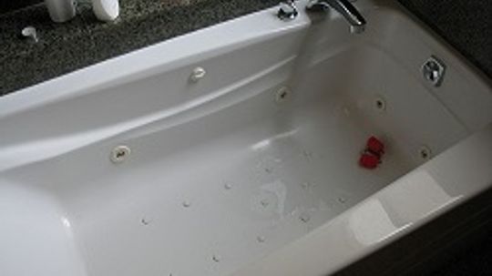 How To Clean Bathtub Jets Howstuffworks, How To Clean Black Stuff In Bathtub