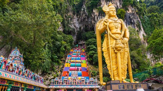 Exploring the Majestic Batu Caves: A Journey to Spiritual Splendor