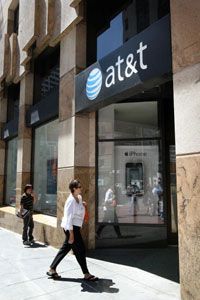 American mobile service provider AT&T Wireless set a record for the largest IPO in American history in 2000.”border=