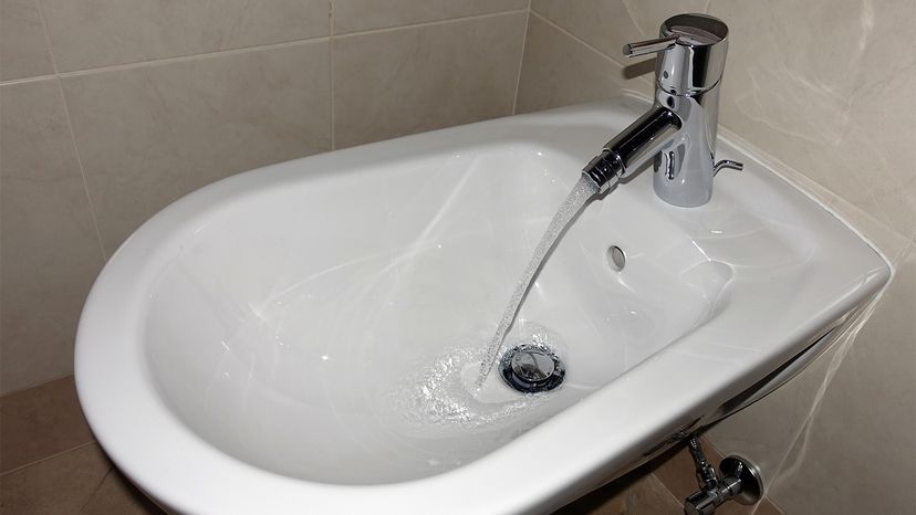 How to Use Any Kind of Bidet Properly — with Pictures