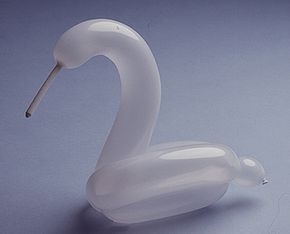 Make this lovely swan with just one balloon.