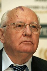 前苏联总统米哈伊尔·戈尔巴乔夫（Mikhail Gorbachev）是一张著名的面孔，孔非常熟悉。“border=