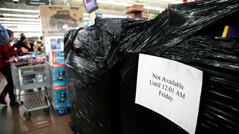 Shoppers out early in San Antonio in search of Black Friday deals