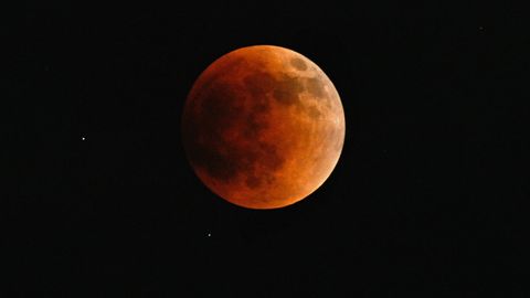 What's the Difference Between a Blood Moon and a Lunar Eclipse? - Vimarsana News