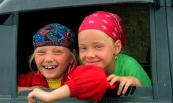 2 girls in car