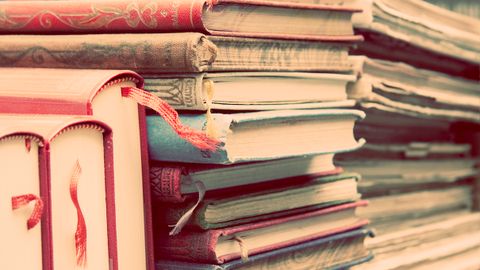 Researchers Create Odor Wheel That Breaks Down the Smell of Old Books - Vimarsana News