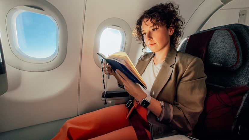 7 Ways to Fake a First Class Experience in Economy | MapQuest Travel