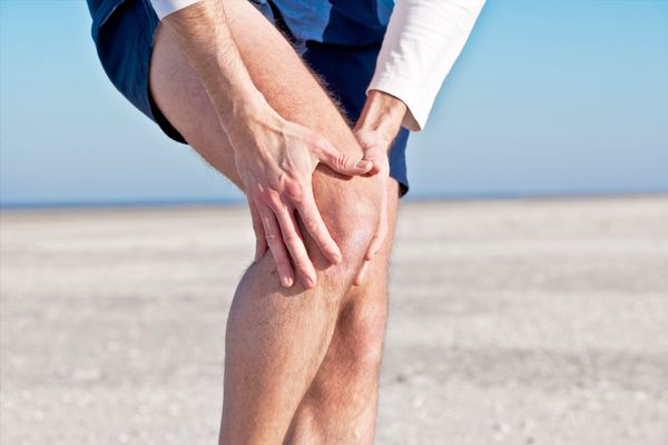 A male jogger with sudden knee-pain