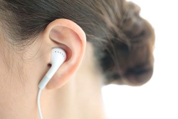 A listening battle: earphones vs. wireless earbuds vs. headphones – White  Station Scroll