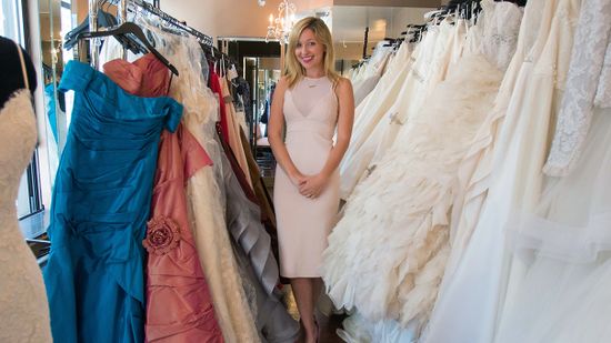 没有伴娘?没有问题。你可以雇佣一个”class=