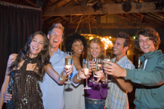 婚礼送礼会的伴娘指南18新利最新登入＂class=