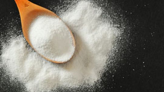 Does baking soda whiten teeth?