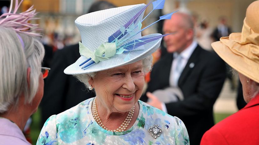 Why is the world fighting over Queen Elizabeth's royal jewels? From  Koh-i-noor on queen mother's crown to South Africa's Cullinan diamonds on  the Sovereign's Sceptre and Imperial State Crown …