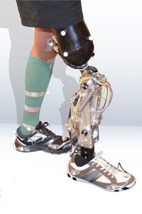 这种机器人假肢的一个版本将参加2016 Cybathlon的比赛。＂width=
