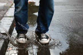 跳进泥潭”width=