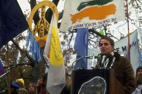 除了其他活动外，卡尔·萨根还是反核武器的倡导者。1986年，他在华盛顿特区的“和平大游行”上发表演讲。＂border=